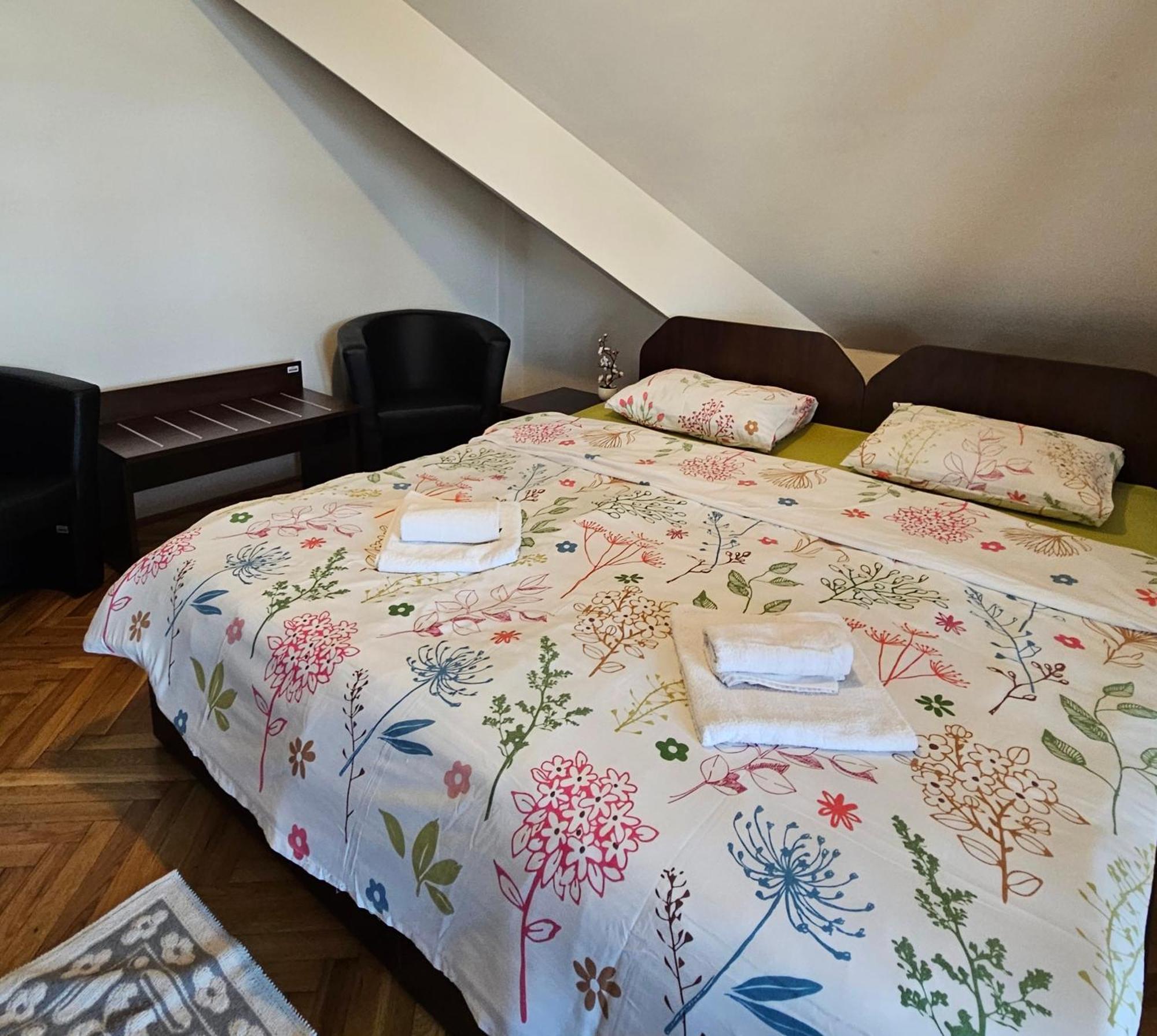 Apartment Zarnesti City Centre Vmp Free Parking Esterno foto