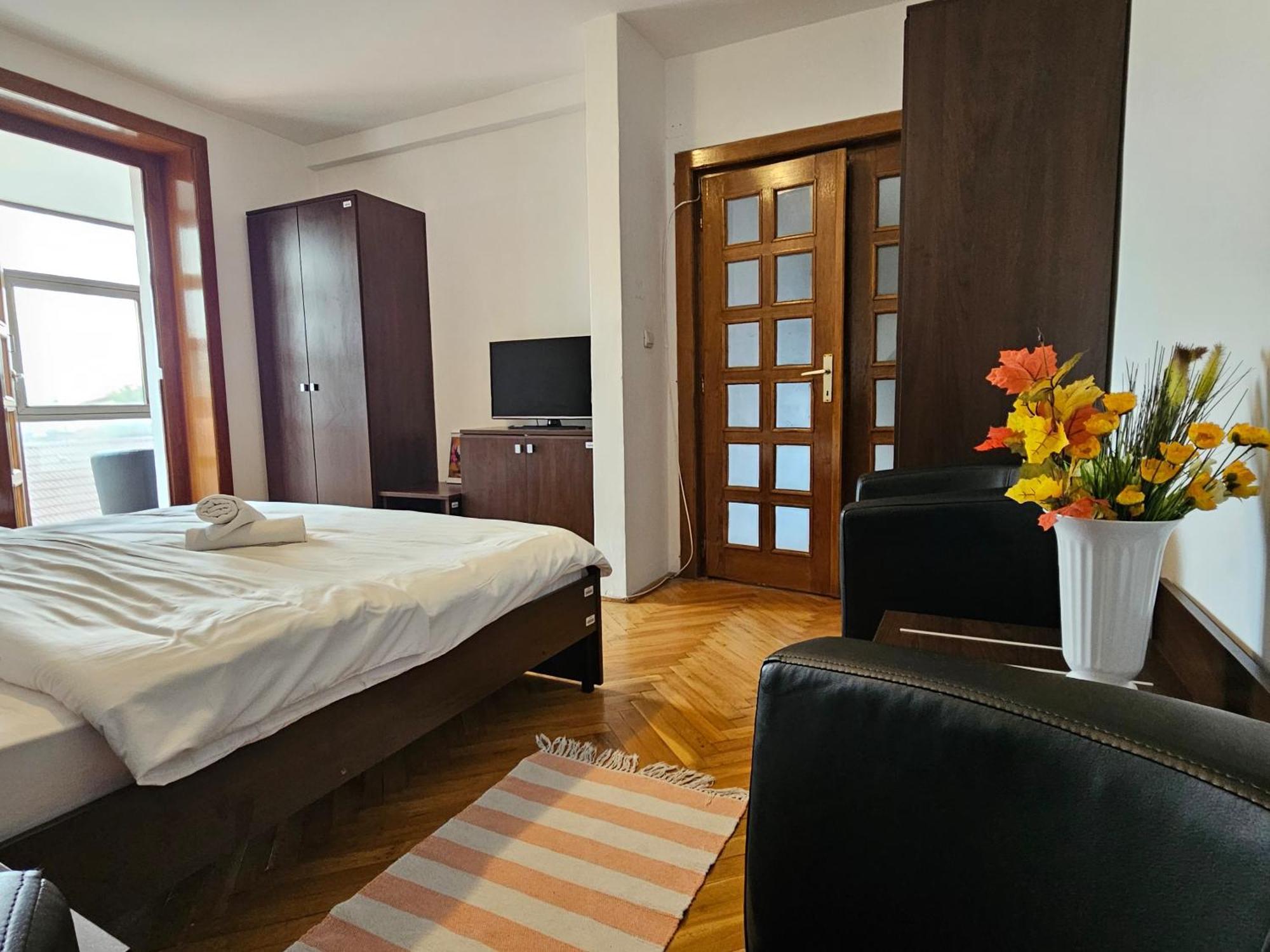 Apartment Zarnesti City Centre Vmp Free Parking Esterno foto