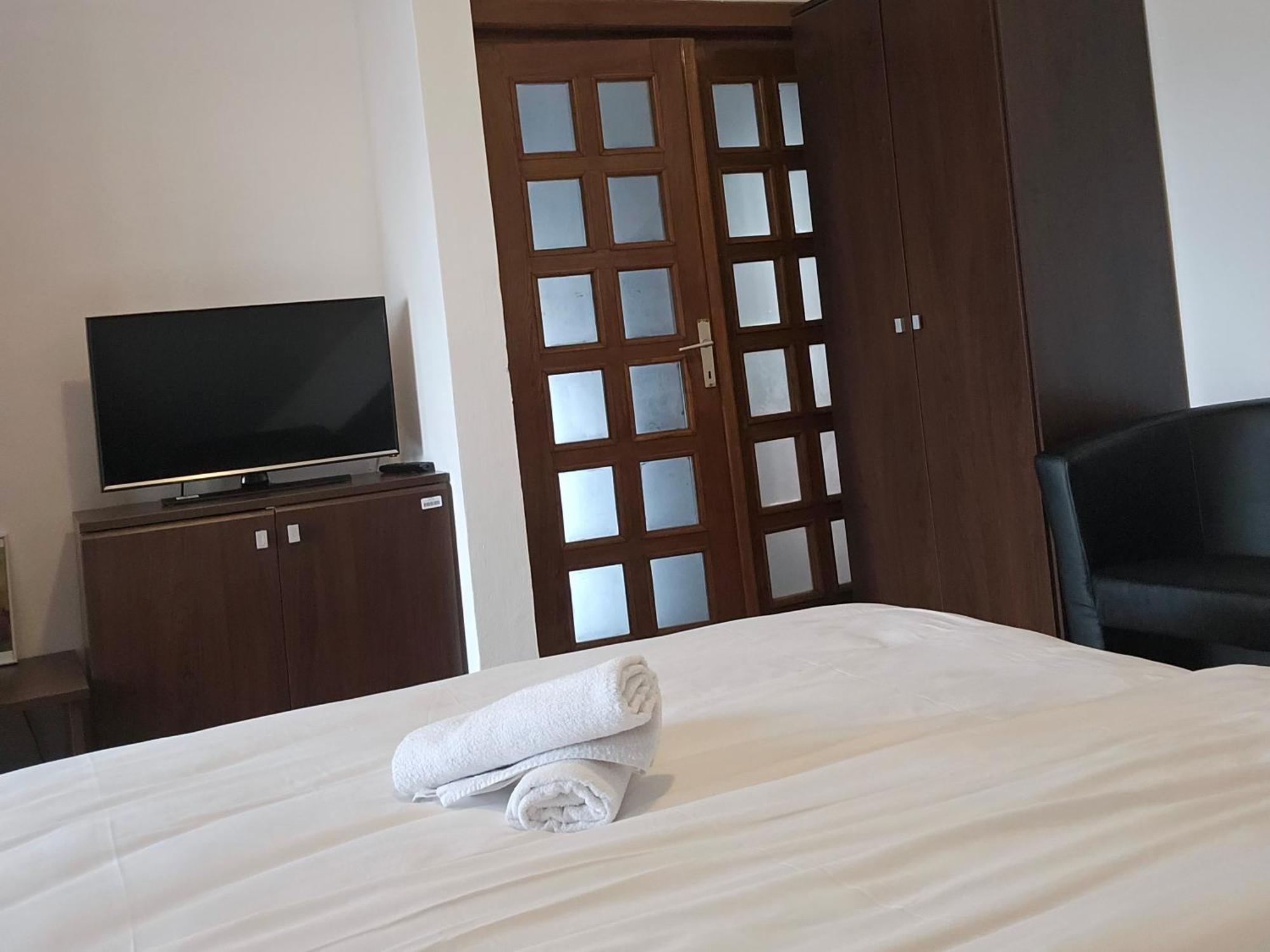 Apartment Zarnesti City Centre Vmp Free Parking Esterno foto